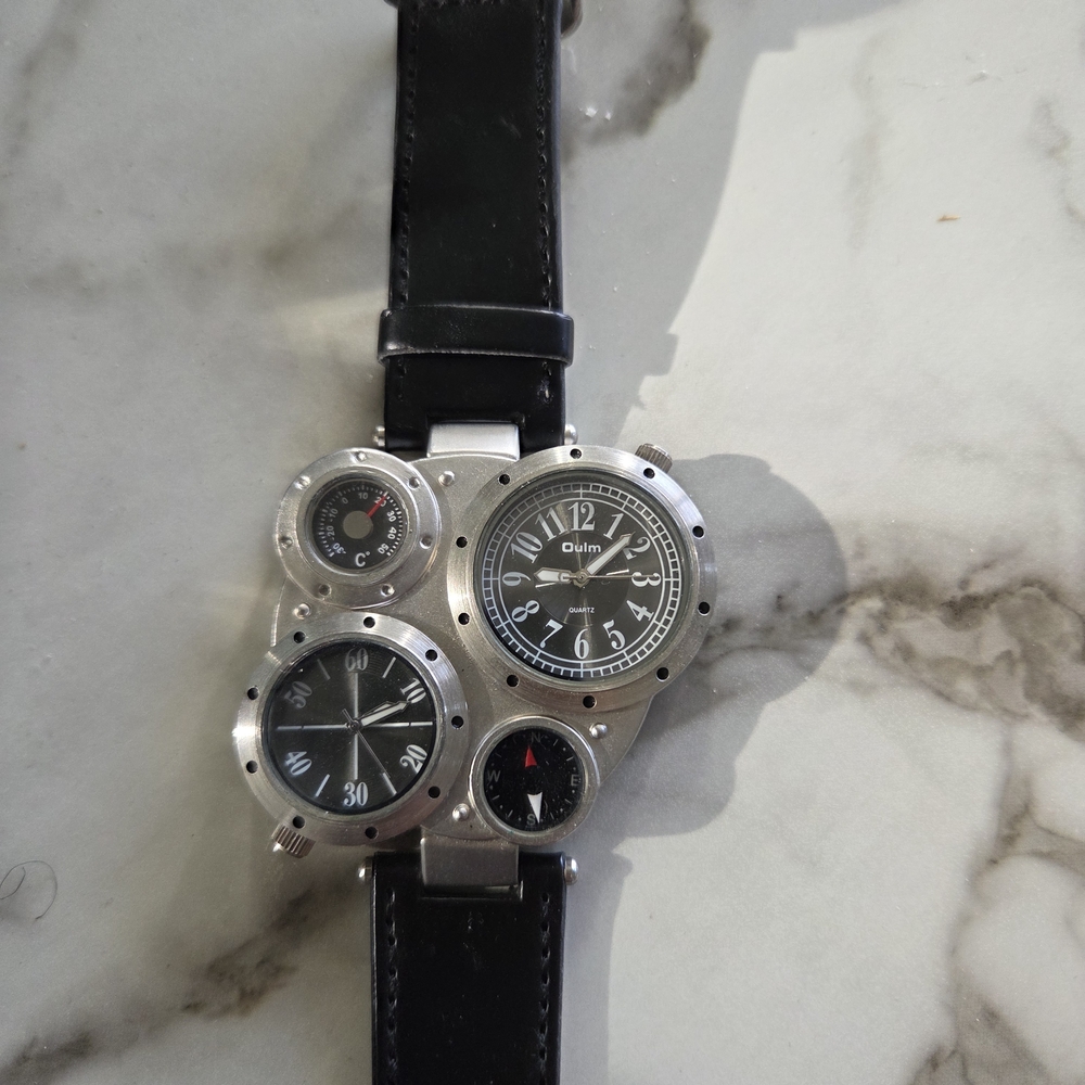 Oulm Black and Silver Multi-Dial Watch